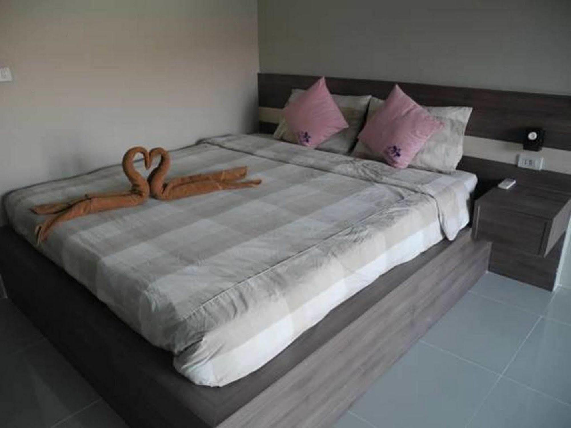 Bee Orchid Pool Villa Pattaya Εξωτερικό φωτογραφία